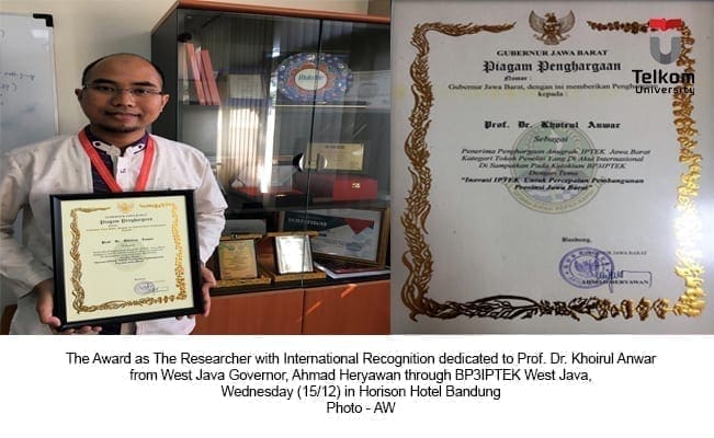 191216 Khoirul Anwar Menerima Penghargaan dari Pempprov Jabar