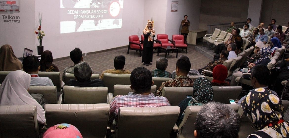 26 Telkom University Gelar Bedah Buku Edisi XII DRPM 1