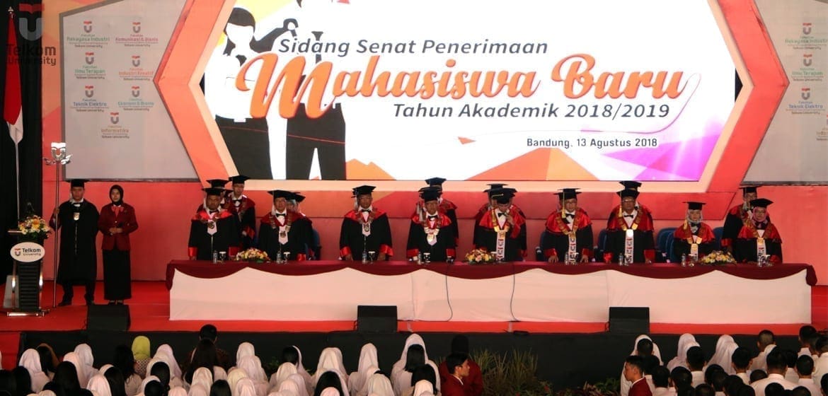 13 Ketua Senat Universitas Telkom Kukuhkan 7.124 Mahasiswa Baru 1