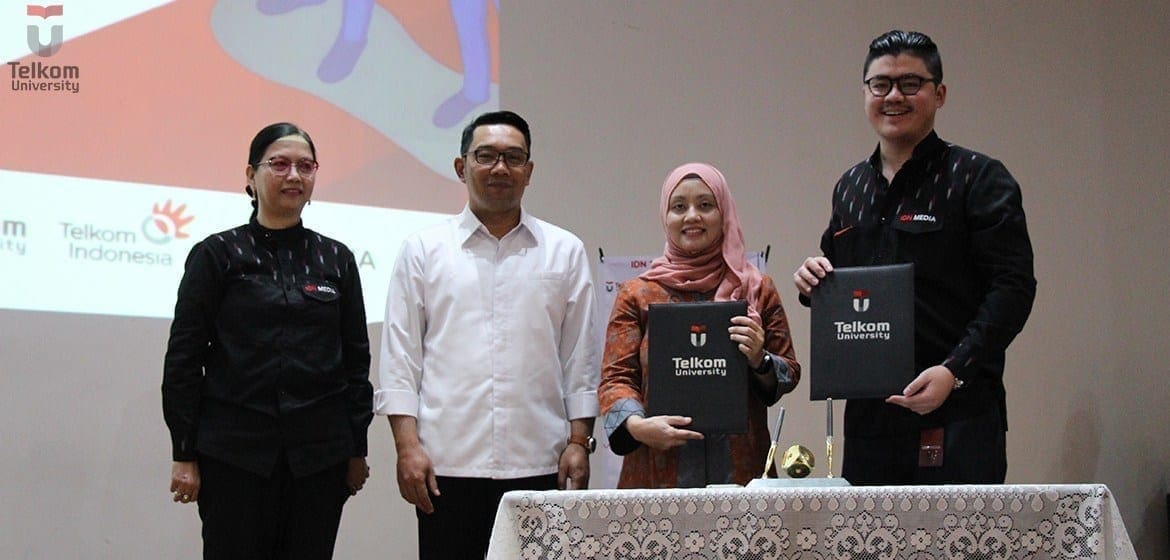 26 Ratusan Mahasiswa Padati Gedung Damar Telkom University
