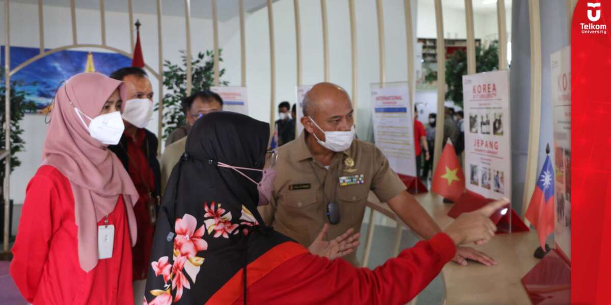 kunjungan unjani ke Telkom University