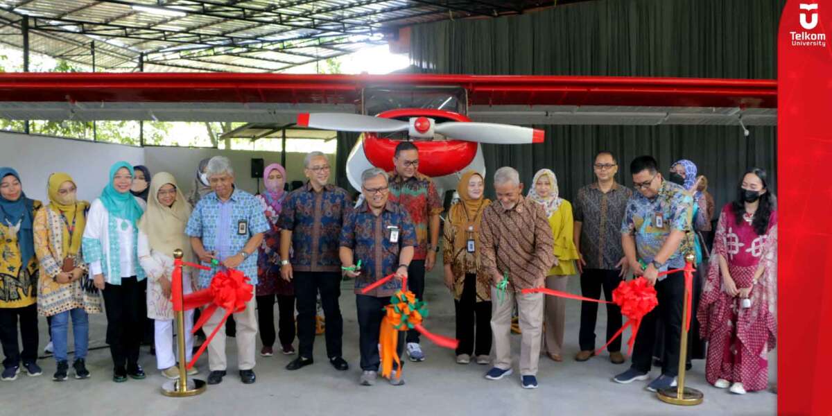 telu terima hibah pesawat