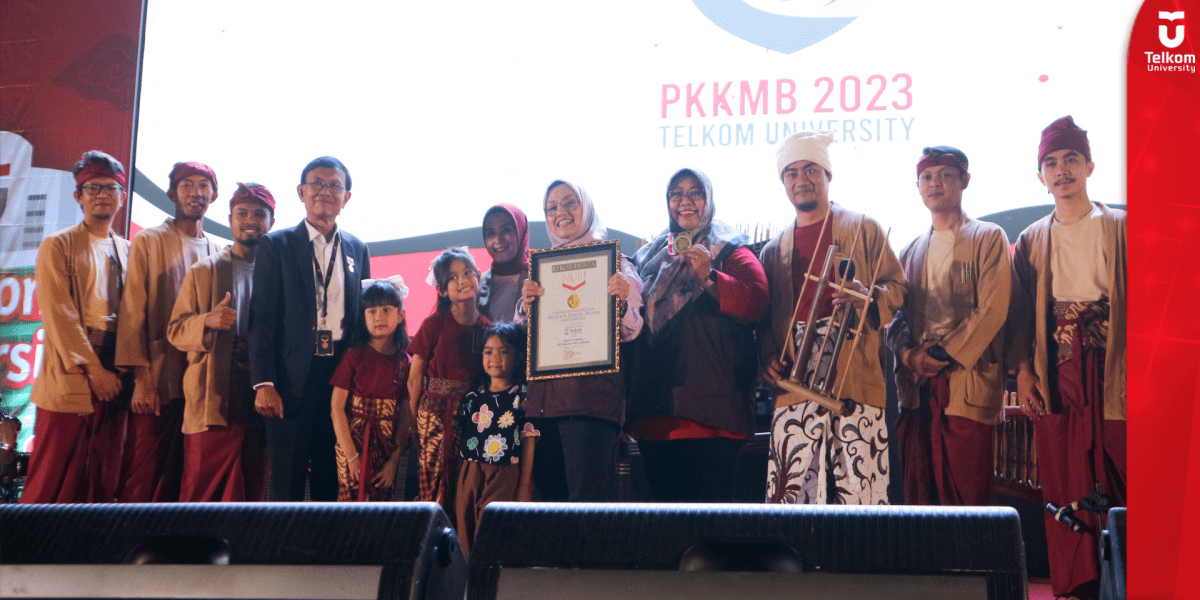 Tel U Rekor Muri Angklung