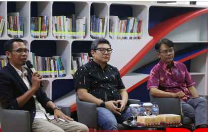 Bedah Buku 'Medianomics Ekonomi Politik Media di Era Digital' Sukses Digelar di Telkom University