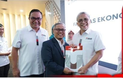 Telkom University (Tel U) Serahkan Surat Keputusan Pengangkatan Jabatan Lektor Kepala kepada 23 Dosen 