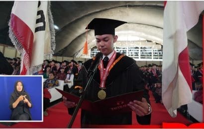 Telkom University Gelar Wisuda Ramah Difabel Hadirkan Penerjemah Bahasa Isyarat