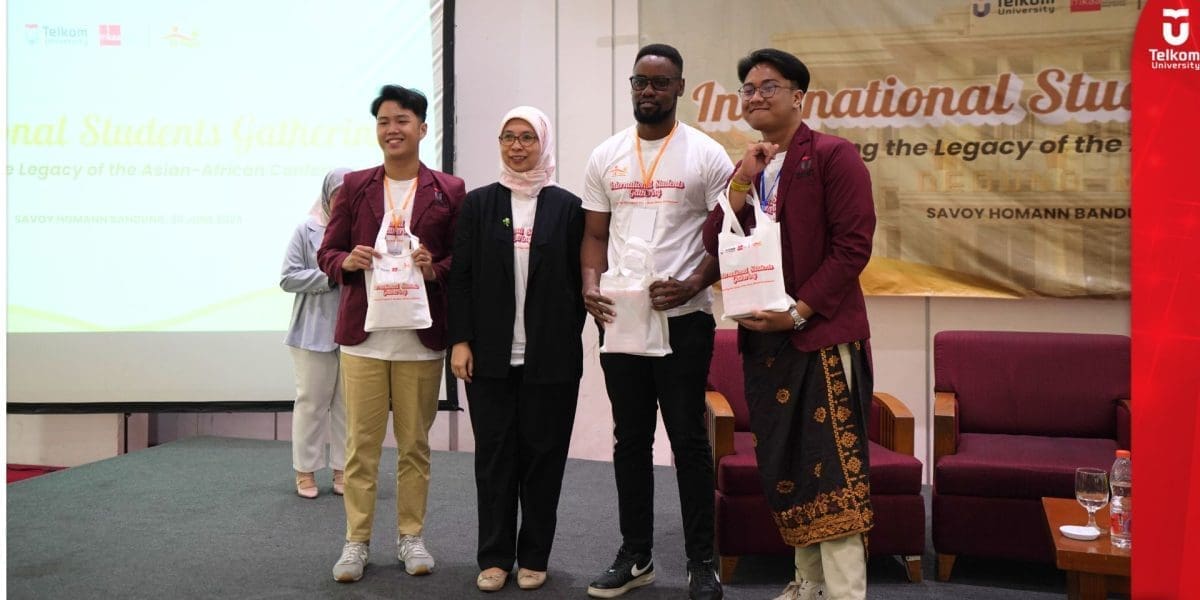 International Student Gathering Perkenalkan Sejarah Kota Bandung Kepada Mahasiswa Internasional Tel U