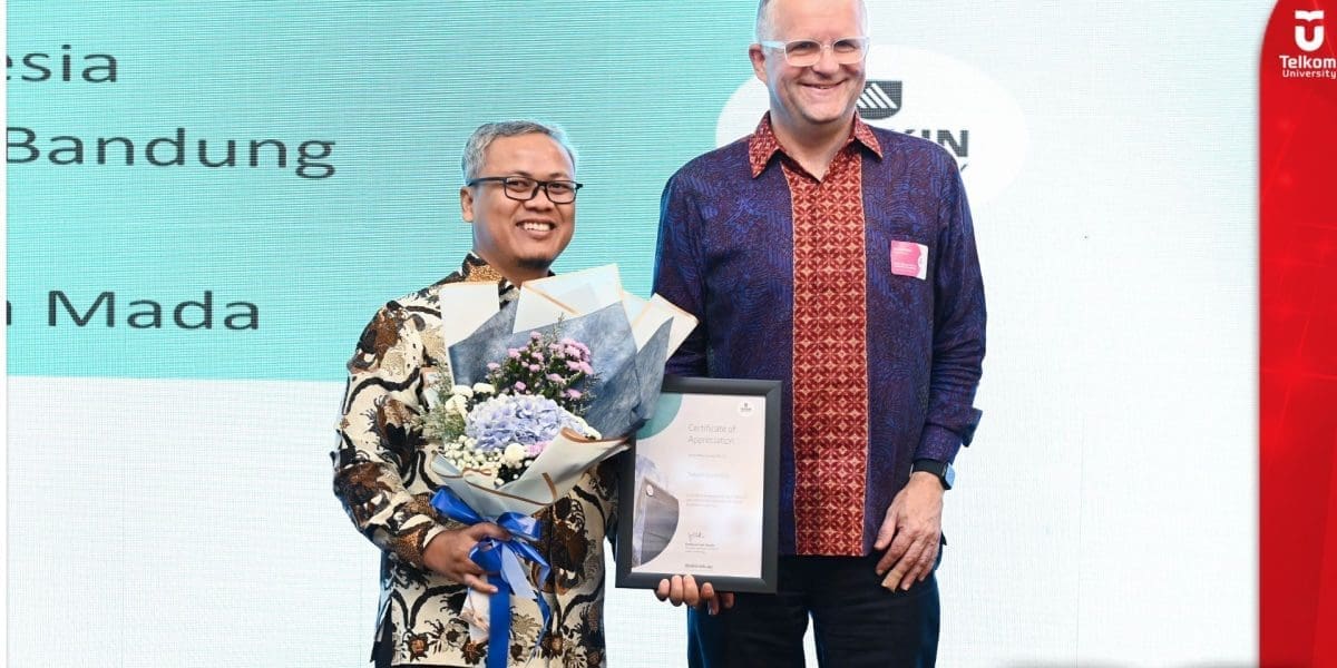 Telkom University Terima Appreciation Award dari Deakin University
