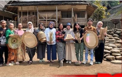 Pengembangan Desain Anyaman Bambu di Kampung Naga Kolaborasi Masyarakat Adat dan Dosen Tel U