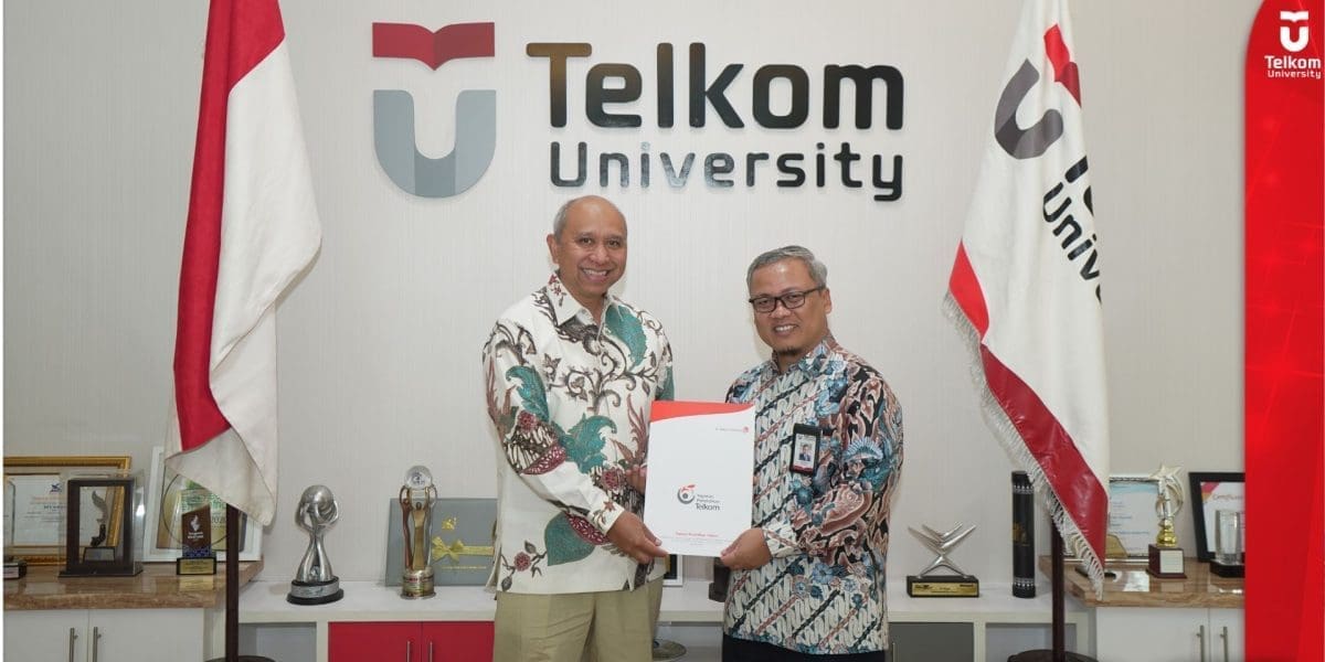 Prof Dr Adiwijaya Terima SK Rektor Universitas Telkom 