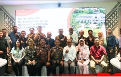 Tel U Jembatani Kolaborasi Riset Internasional Antara Indonesia Malaysia