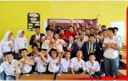 Prodi Digital PR Tel U Gelar Pelatihan Public Speaking di SMKN 2 Garut Dorong Siswa Ungkapkan Potensi Diri