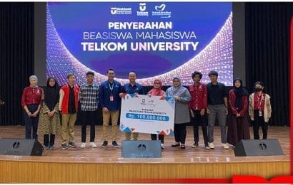 Ditmawa Tel–U Gelar Talkshow Bertajuk Mental Health in Digital Age Navigating Social Media Society dan Penyerahan Beasiswa dari TelkoMedika