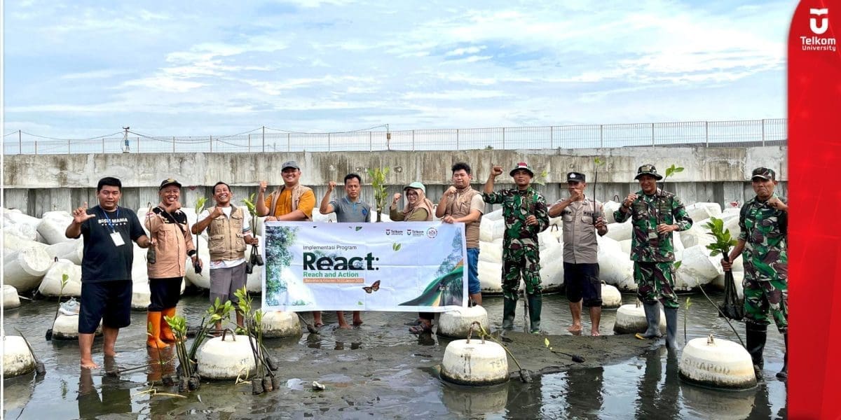 Mahasiswa Telkom University Tanam 200 Mangrove di Kebumen untuk Selamatkan Pesisir