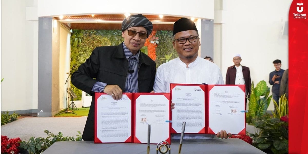 Buya Yahya Tandatangani Langsung MoU Antara Tel U dan Yayasan Al Bahjah Cirebon