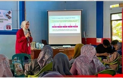 Telkom Indonesia dan Telkom University Berkolaborasi Selenggarakan Pelatihan Pemasaran Produk Olahan Laut untuk Istri Nelayan