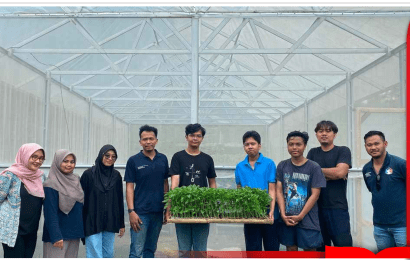 Dosen dan Mahasiswa Telkom University Purwokerto Terapkan Teknologi IoT untuk Pertanian Cabai di Desa Kembaran Wetan