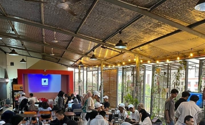 Coworking and meeting spaces with Internet access2