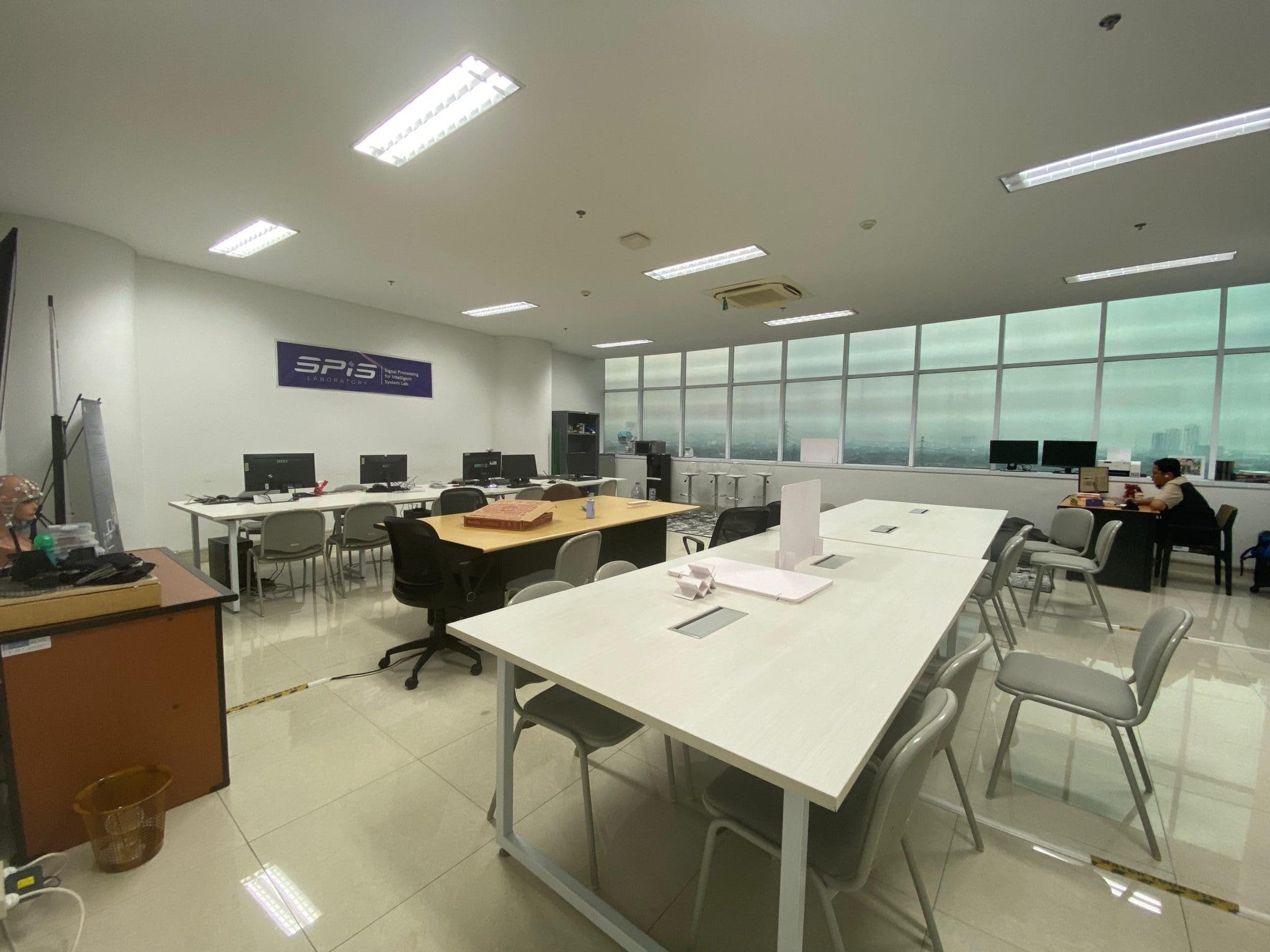 Labs with specialized equipment5