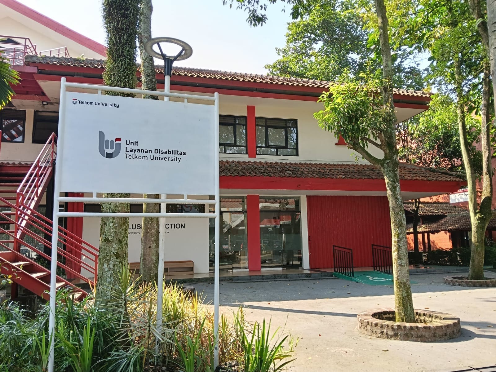 Support center for minority groups