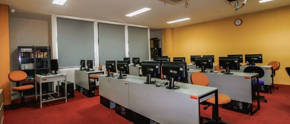 Teaching spaces with modern audiovisual equipment