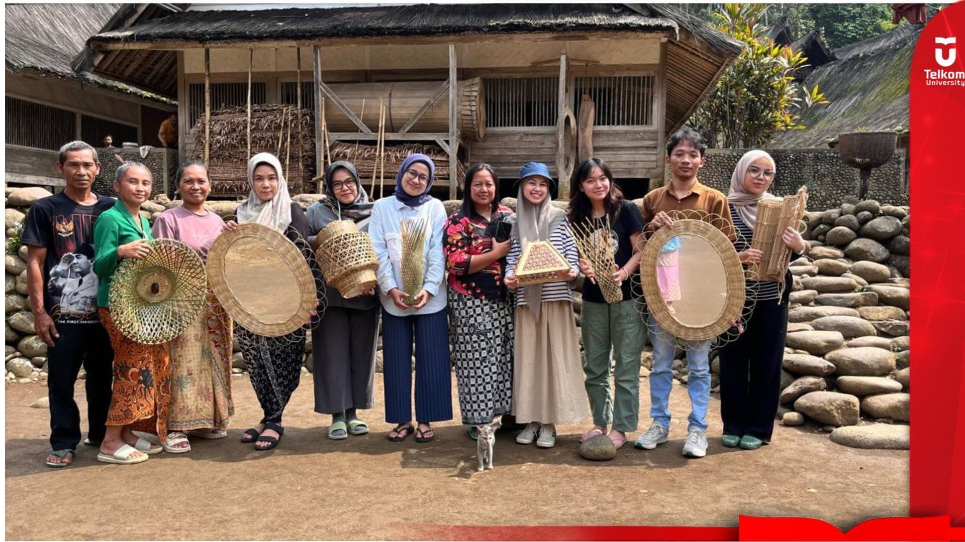 Pengembangan Desain Anyaman Bambu di Kampung Naga, Kolaborasi…