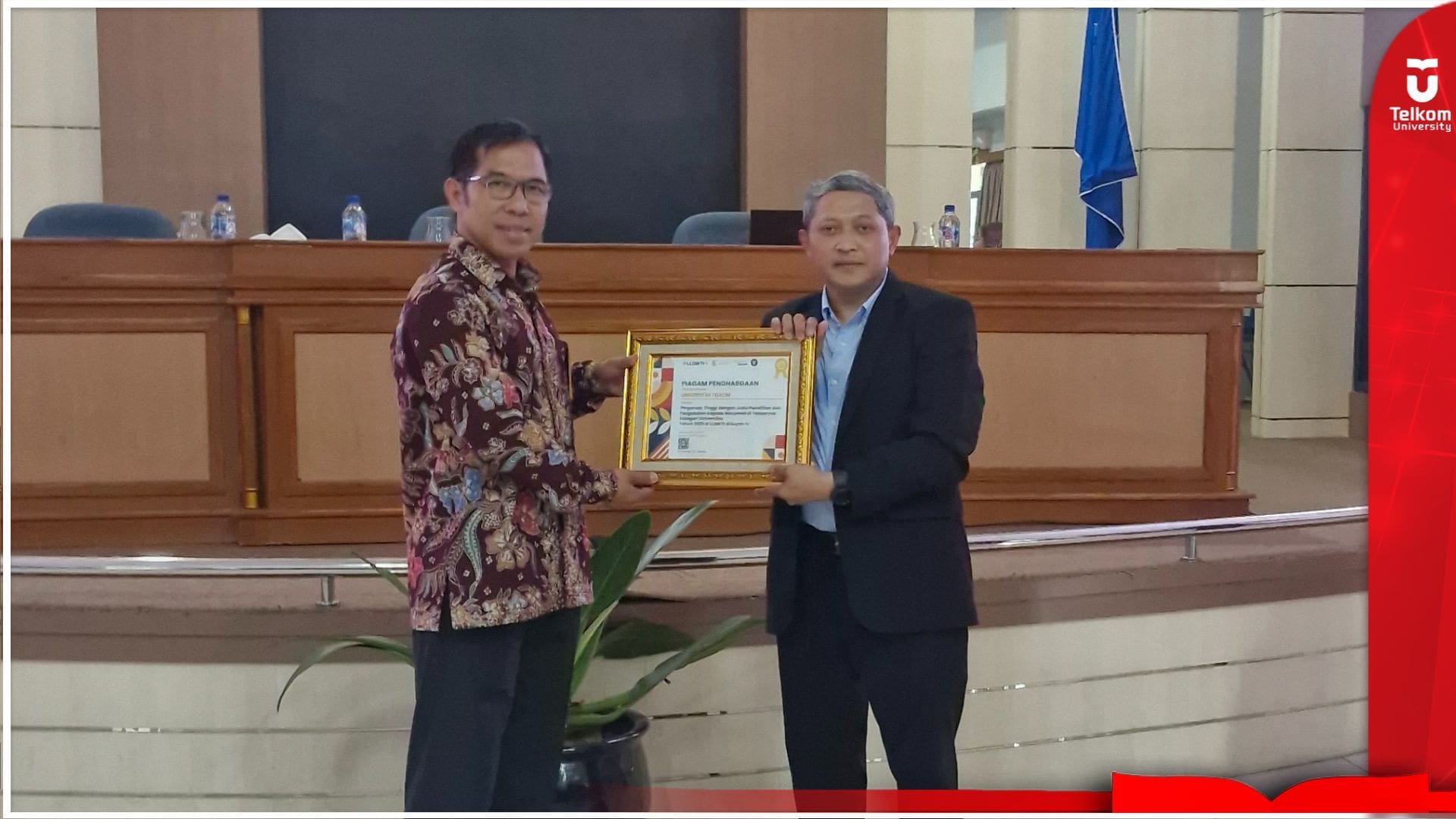Telkom University Raih Penghargaan LLDIKTI IV sebagai Universitas…